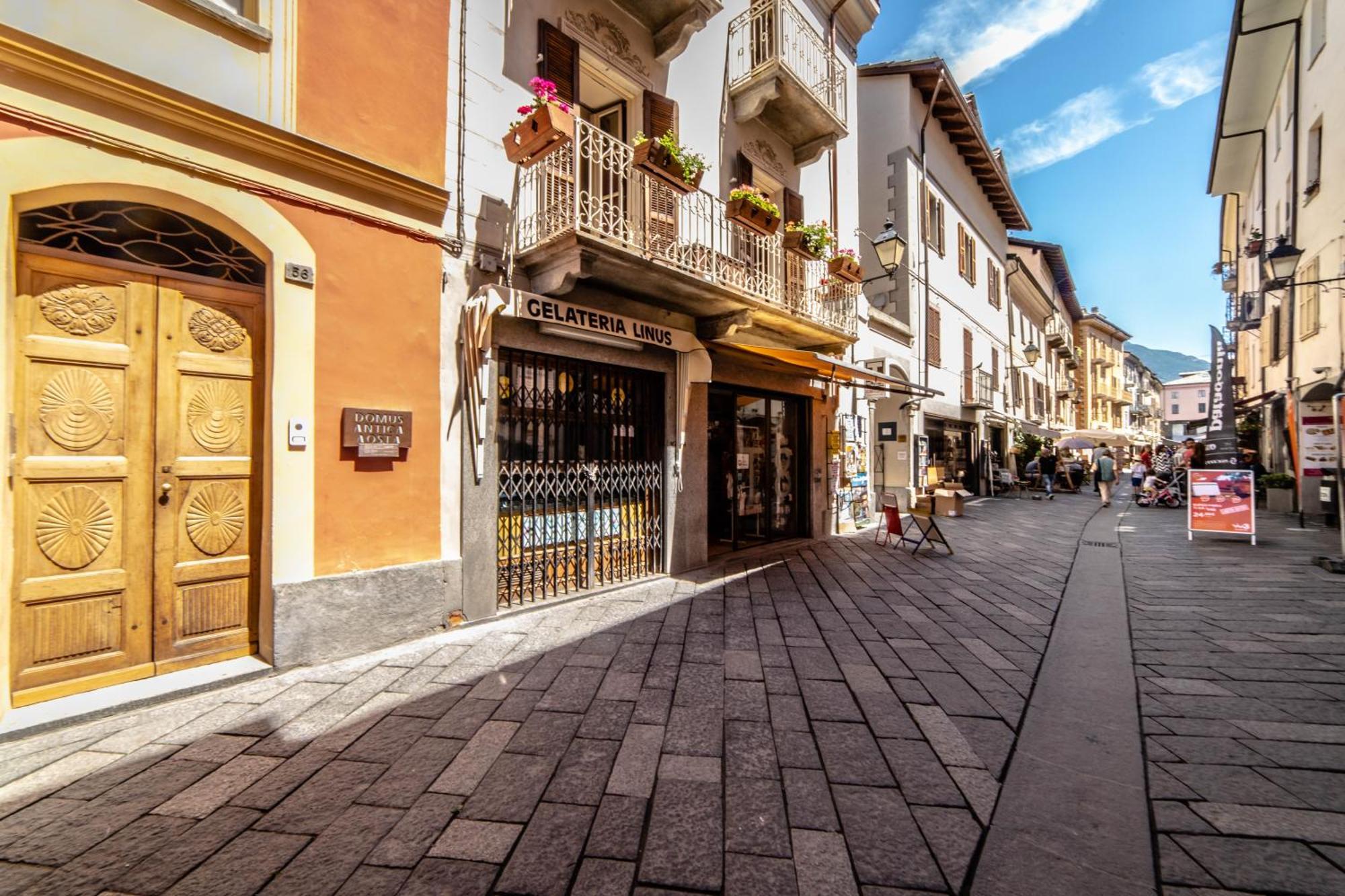 Hotel Domus Antica Aosta Exteriér fotografie