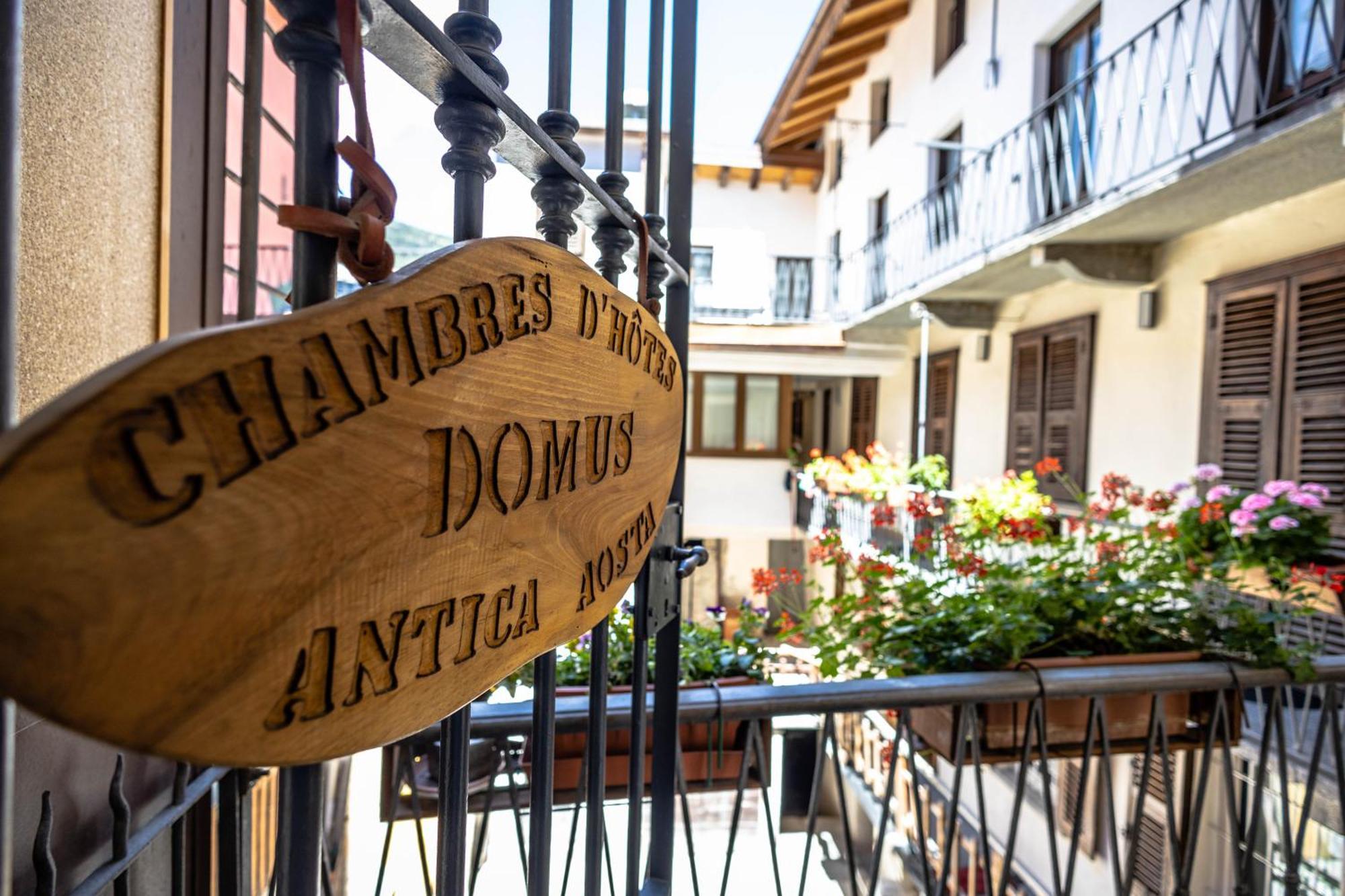 Hotel Domus Antica Aosta Exteriér fotografie