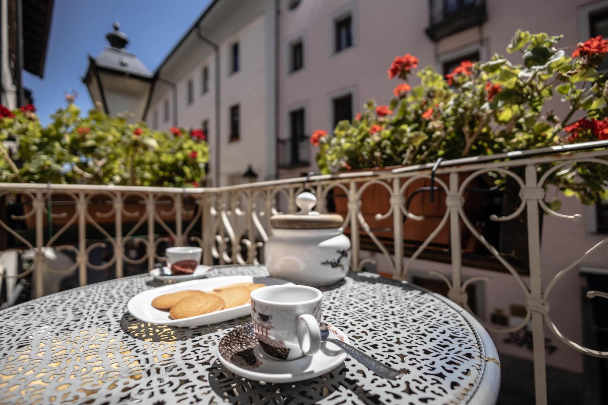 Hotel Domus Antica Aosta Exteriér fotografie